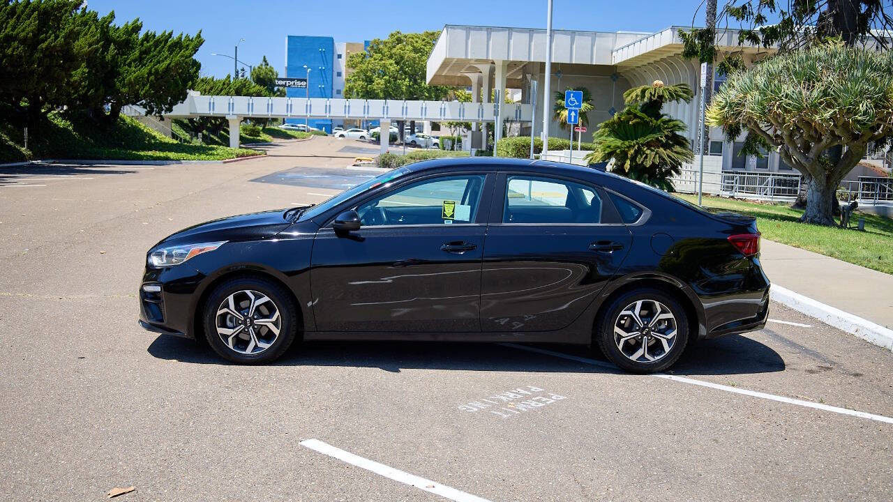 Vehicle image 10 of 25