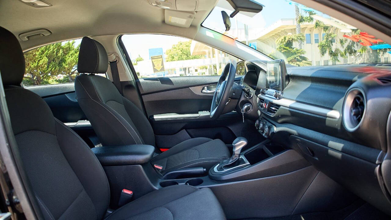 Vehicle image 15 of 25