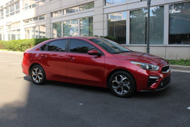 2020 Kia Forte LXS Image 3 of 36