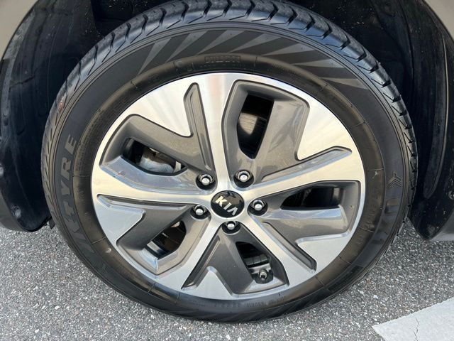Vehicle image 16 of 59