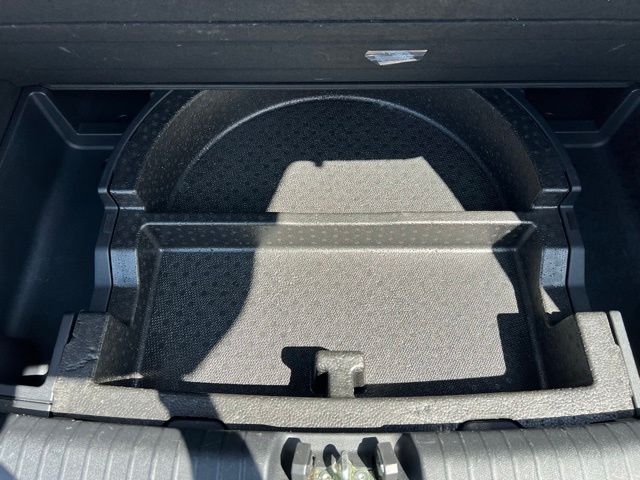 Vehicle image 21 of 59