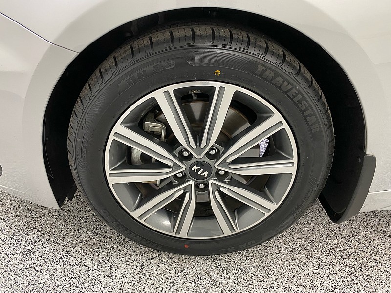 Vehicle image 23 of 26