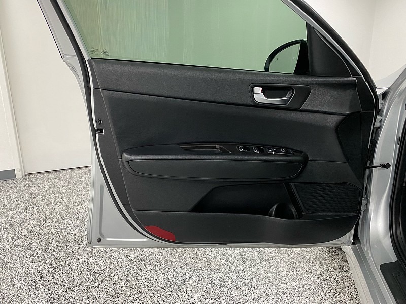 Vehicle image 15 of 26