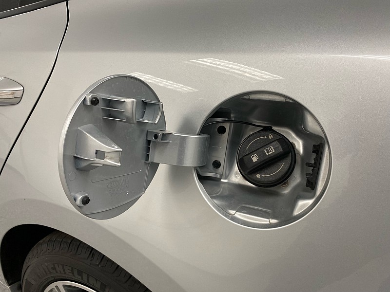 Vehicle image 24 of 26