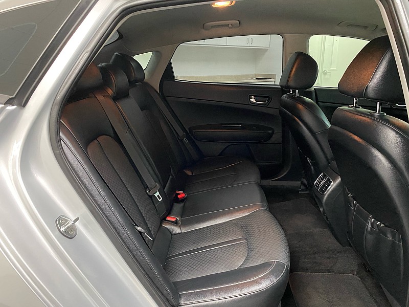 Vehicle image 19 of 26