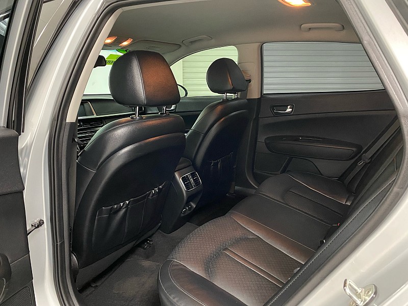 Vehicle image 17 of 26