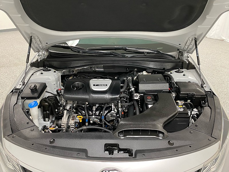 Vehicle image 21 of 26