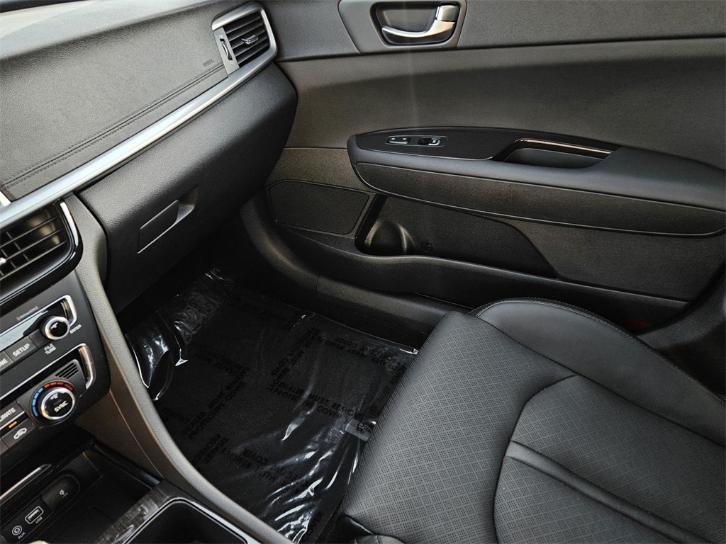 Vehicle image 24 of 30