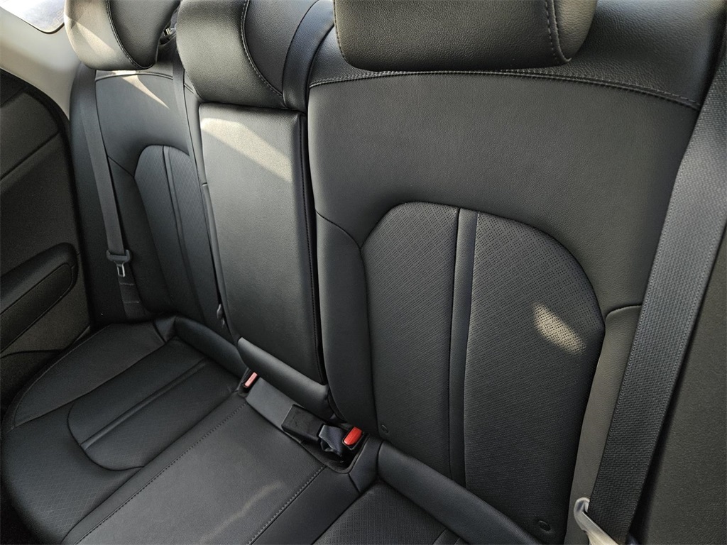 Vehicle image 11 of 30