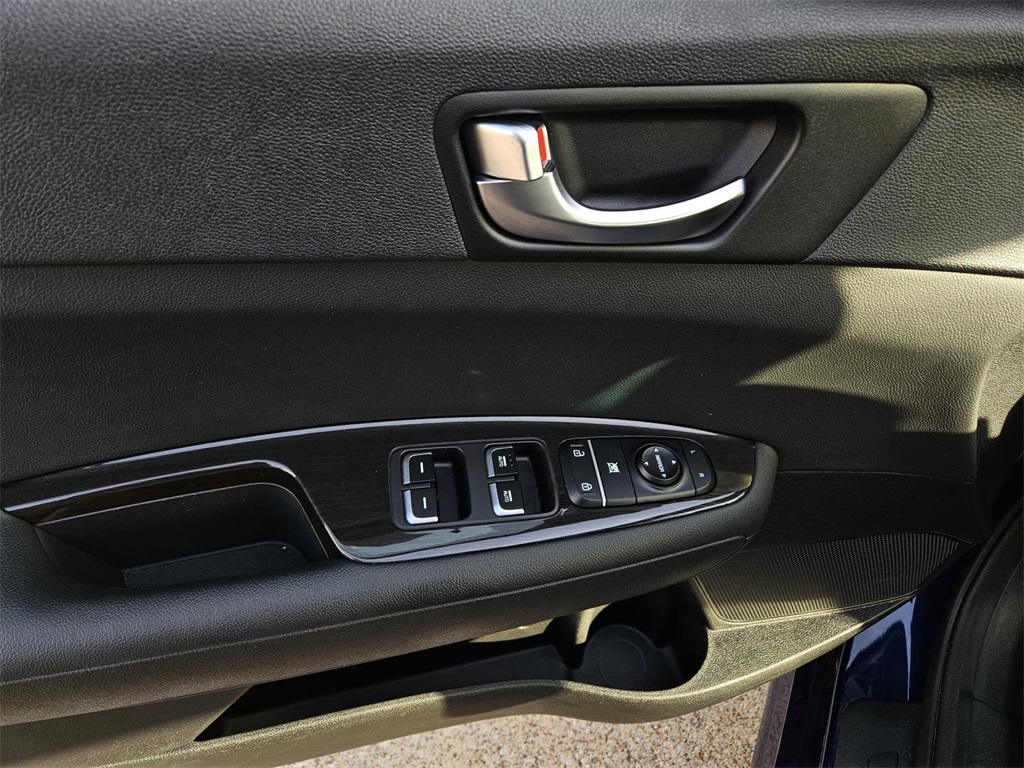 Vehicle image 15 of 30