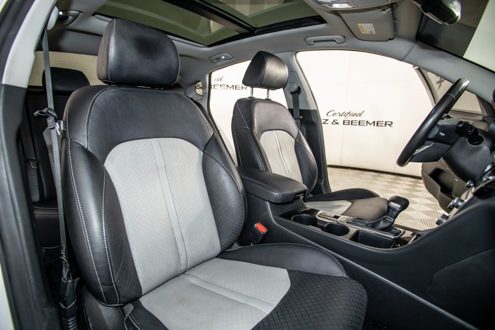 Vehicle image 16 of 40