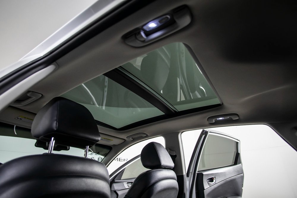 Vehicle image 21 of 40