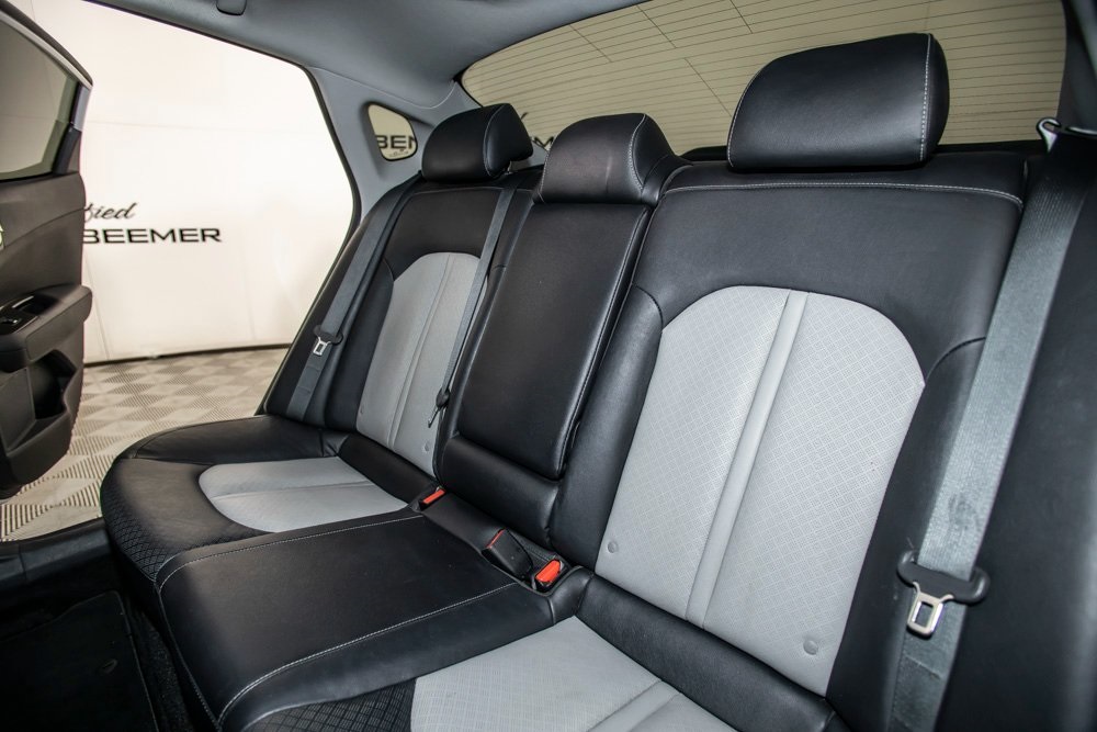 Vehicle image 14 of 40