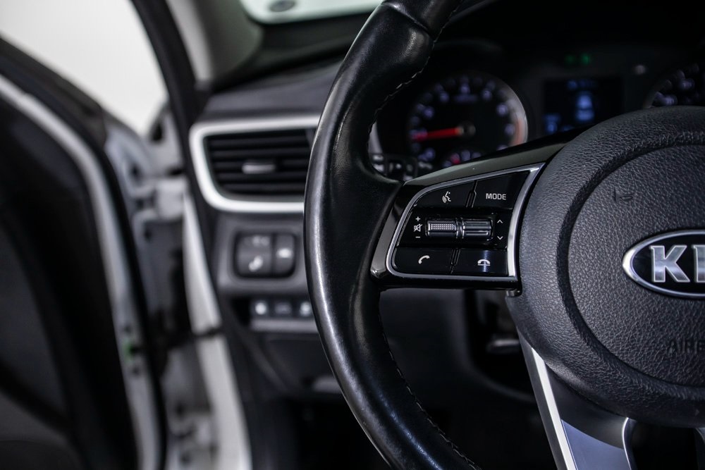 Vehicle image 32 of 40