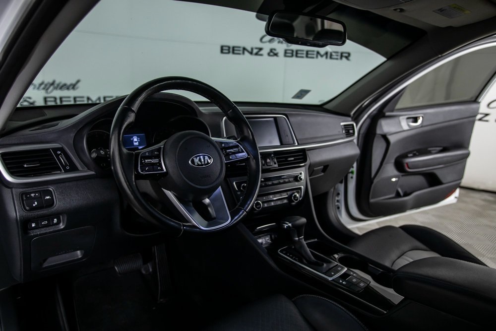 Vehicle image 19 of 40