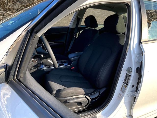 2020 Kia Optima LX Image 10 of 28