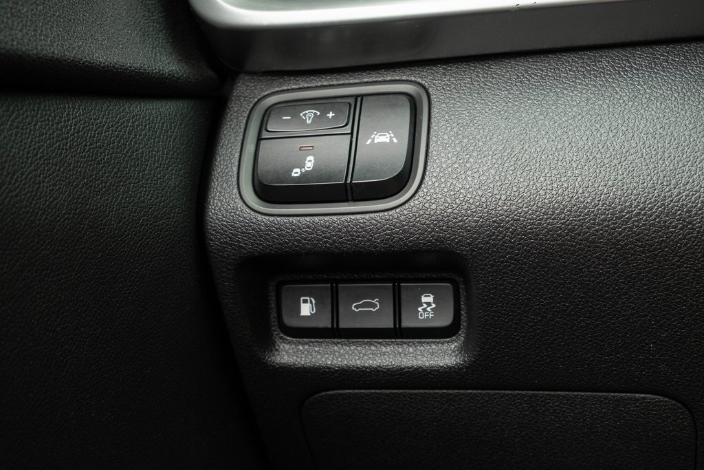 Vehicle image 7 of 18