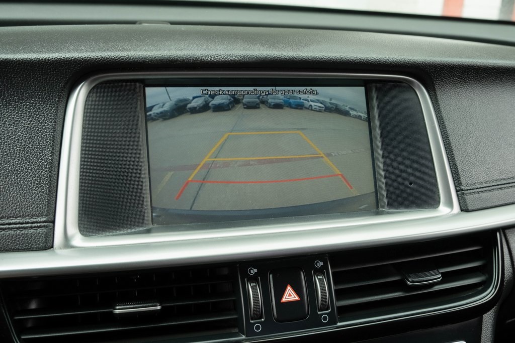 Vehicle image 14 of 18
