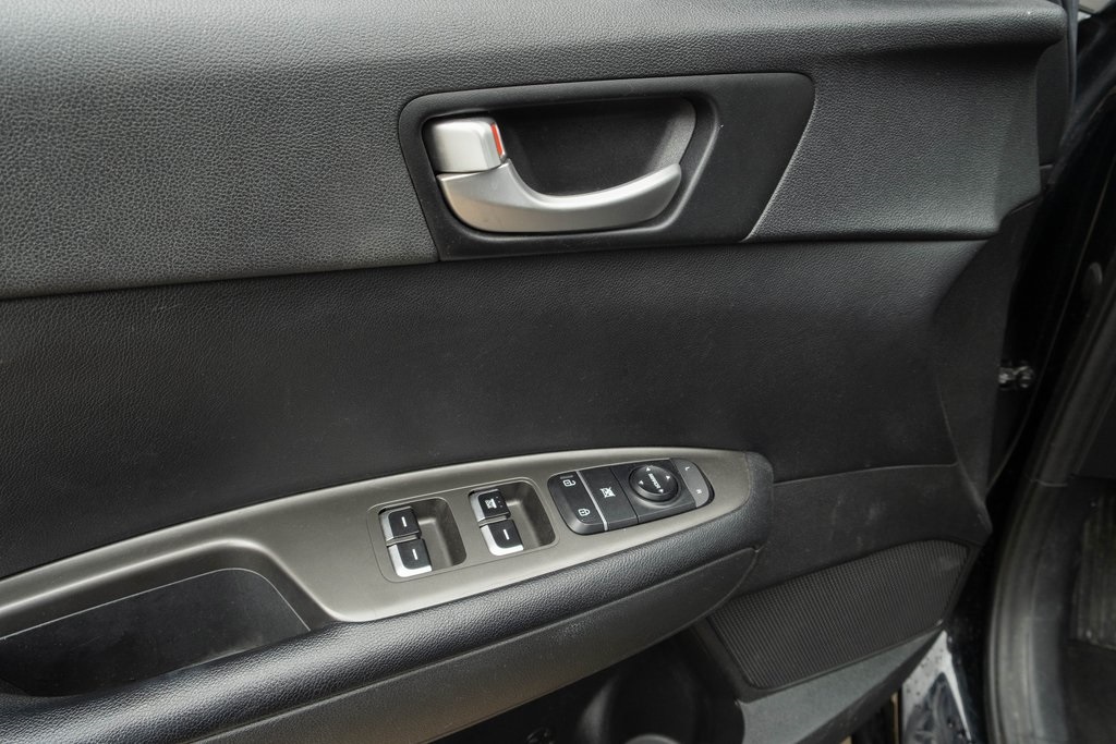 Vehicle image 6 of 18