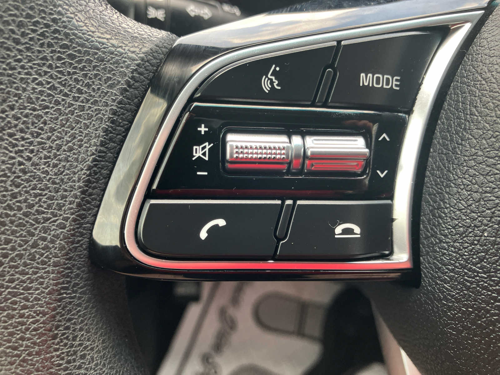 Vehicle image 17 of 28