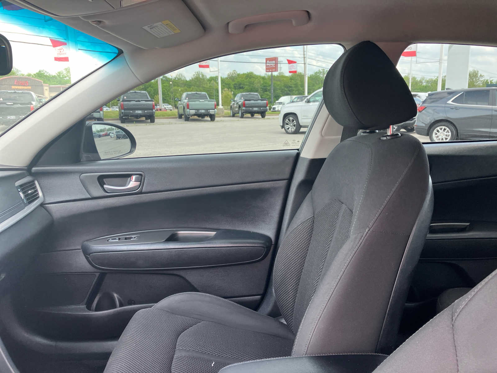 Vehicle image 10 of 28