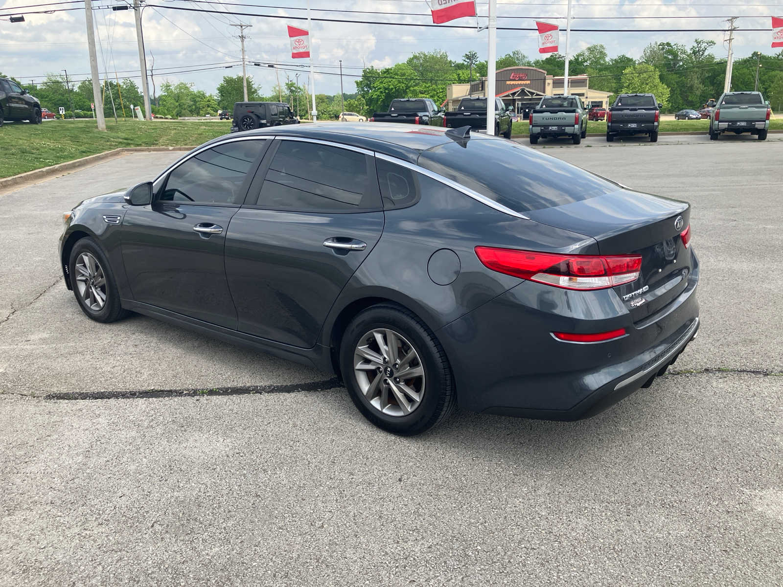 Vehicle image 7 of 28