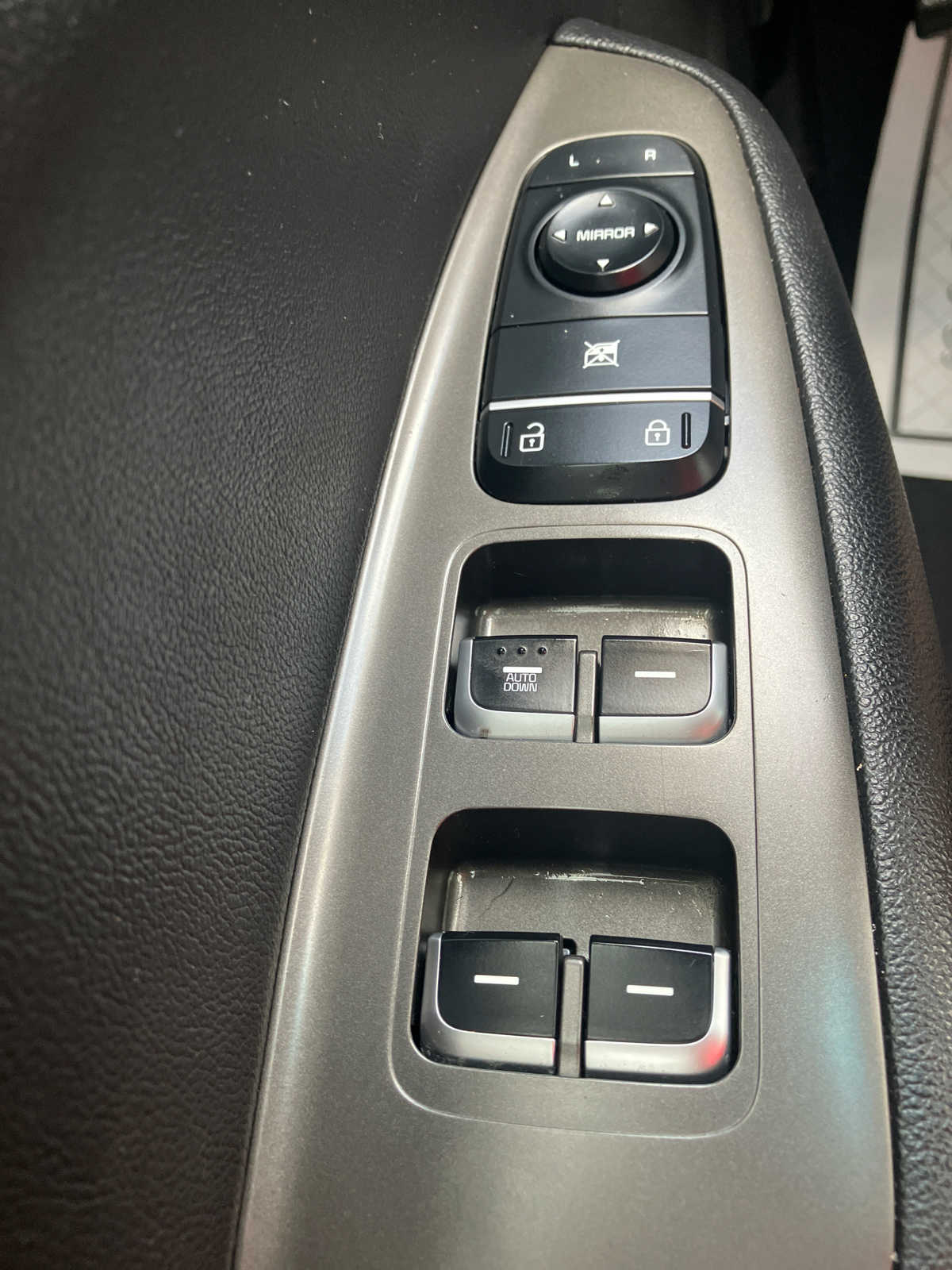 Vehicle image 12 of 28