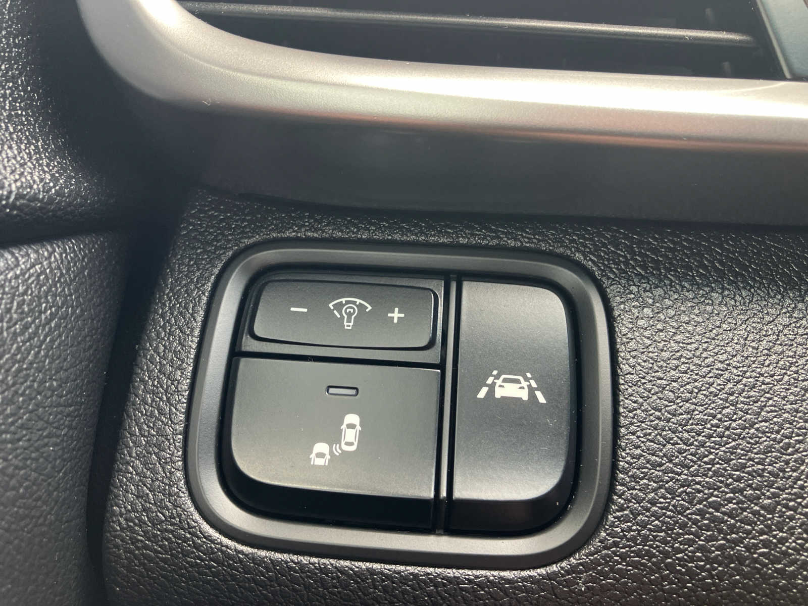 Vehicle image 13 of 28