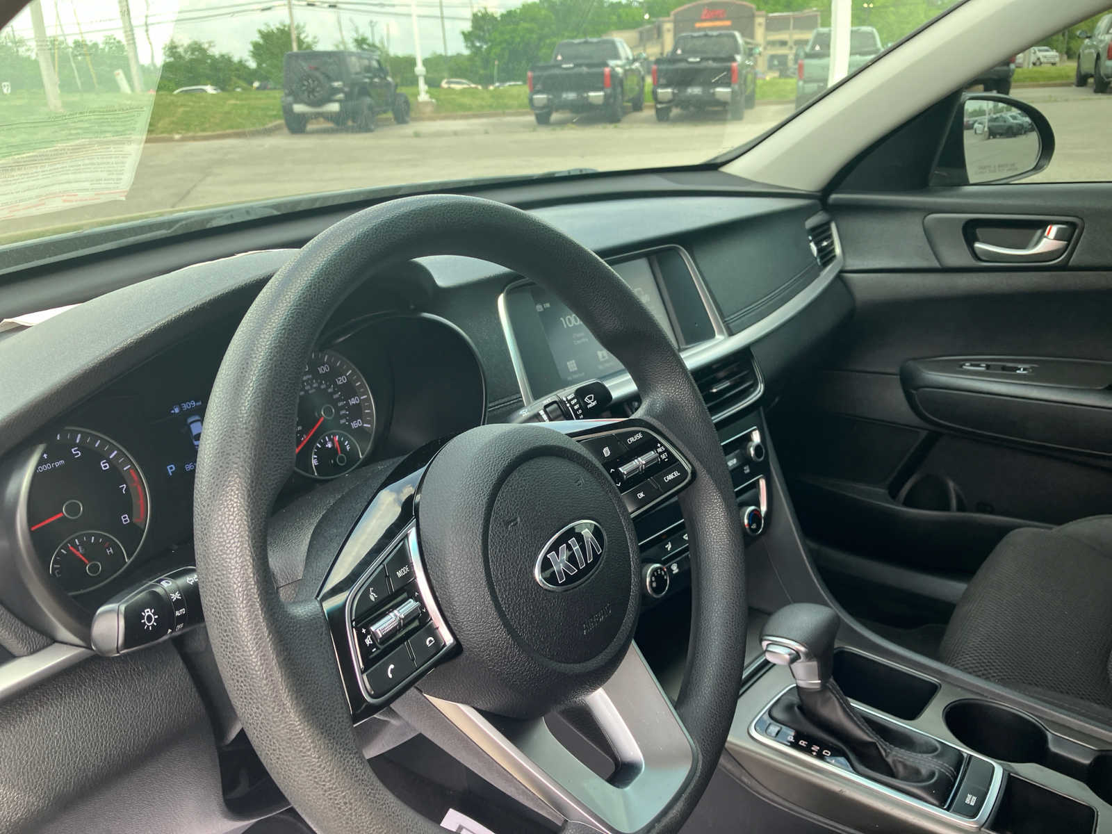 Vehicle image 9 of 28