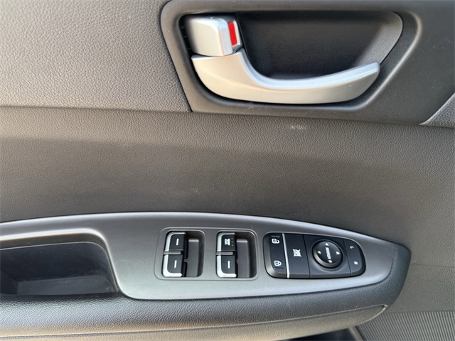Vehicle image 17 of 24