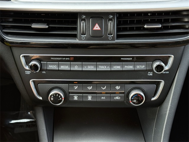 Vehicle image 22 of 24