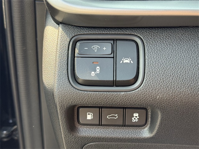 Vehicle image 18 of 24
