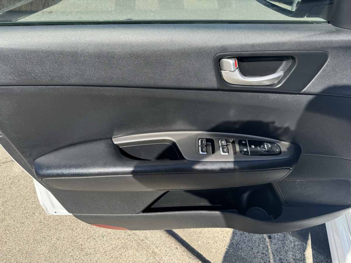 Vehicle image 12 of 16