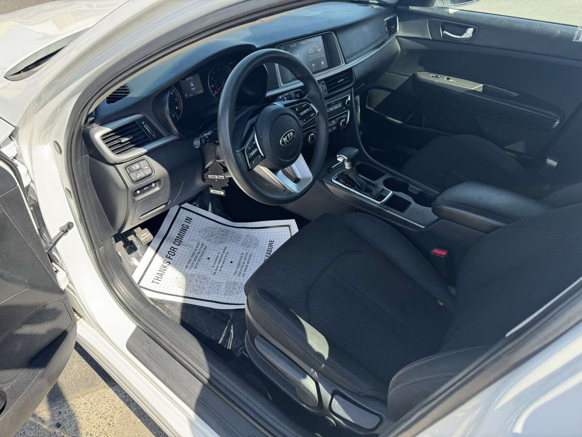 Vehicle image 11 of 16