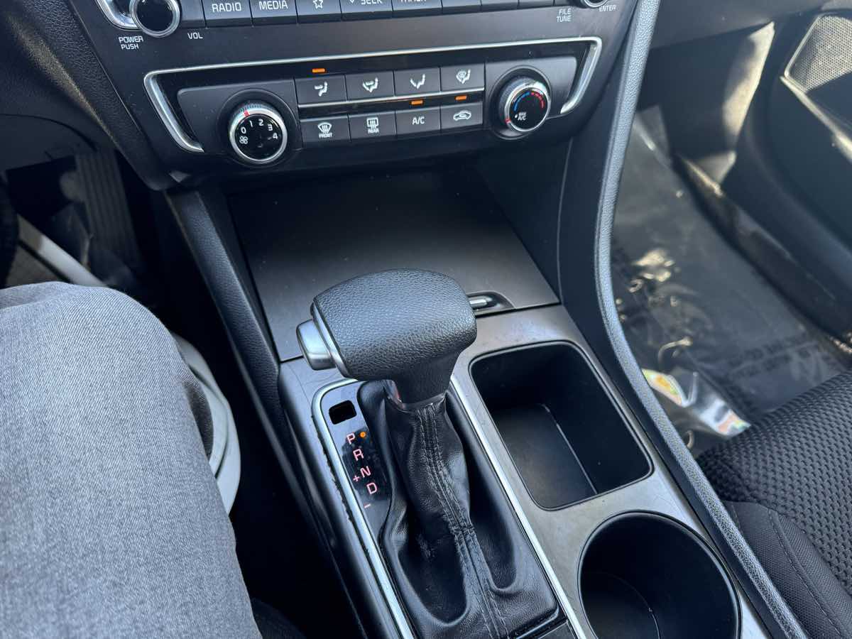 Vehicle image 14 of 16