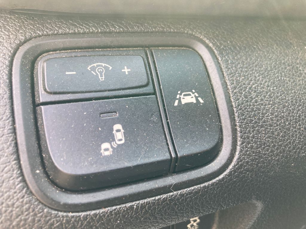 Vehicle image 35 of 37