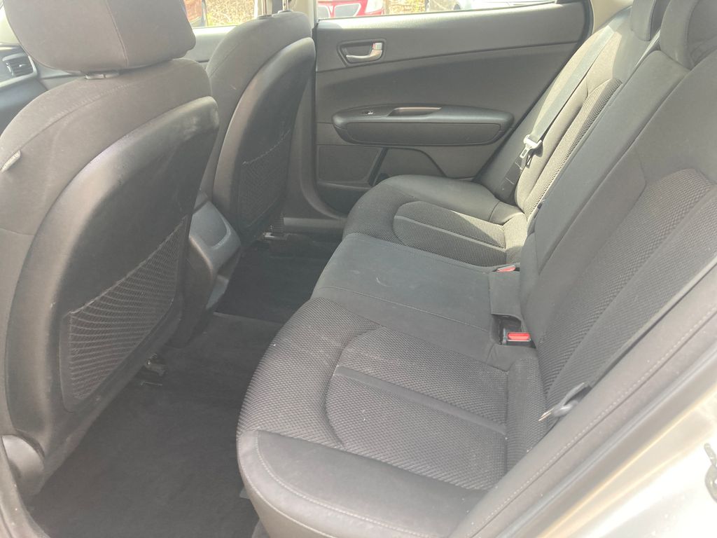 Vehicle image 29 of 37