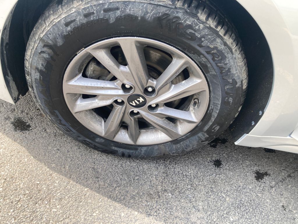Vehicle image 31 of 37