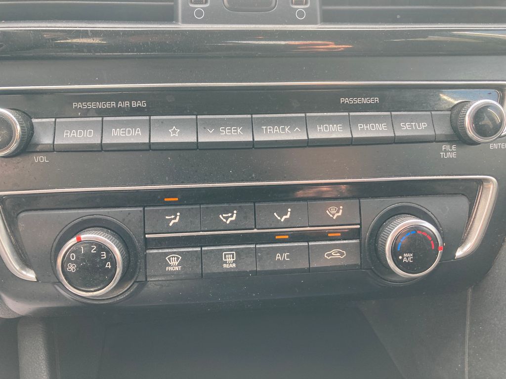 Vehicle image 26 of 37