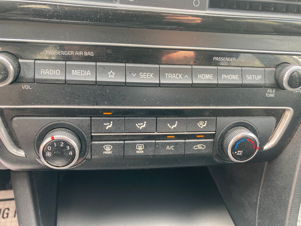 Vehicle image 25 of 37