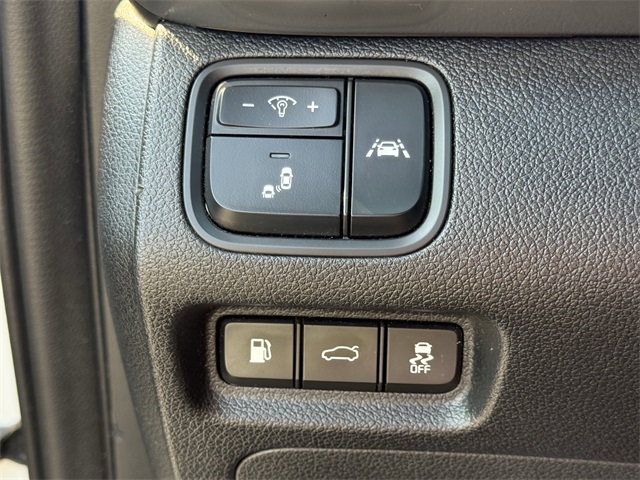 Vehicle image 18 of 24