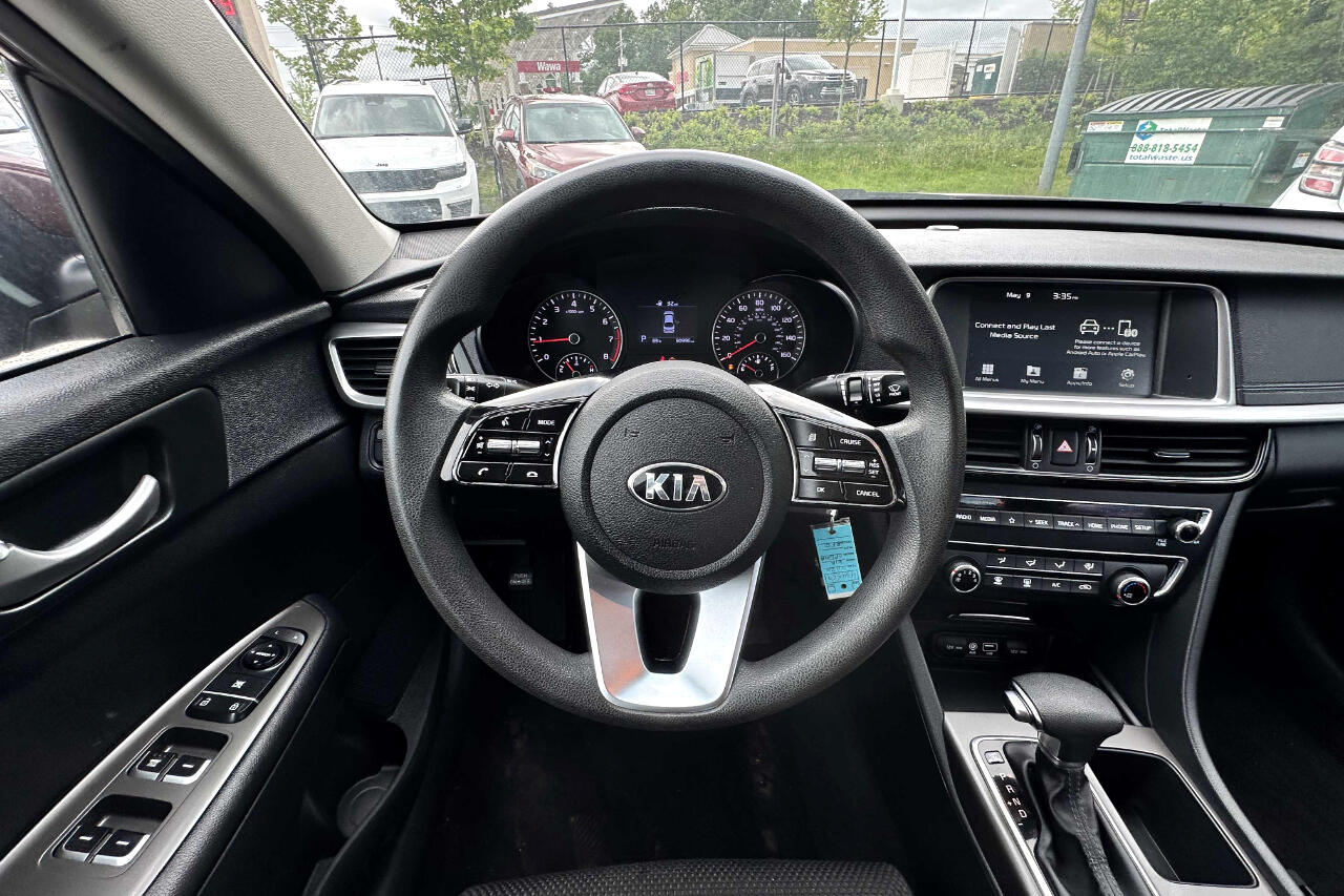 Vehicle image 17 of 24