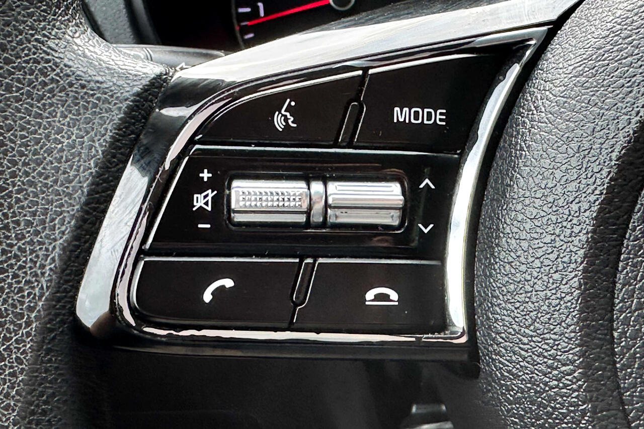 Vehicle image 20 of 24
