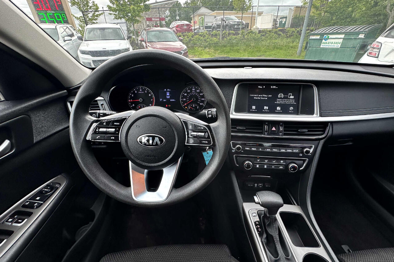 Vehicle image 16 of 24