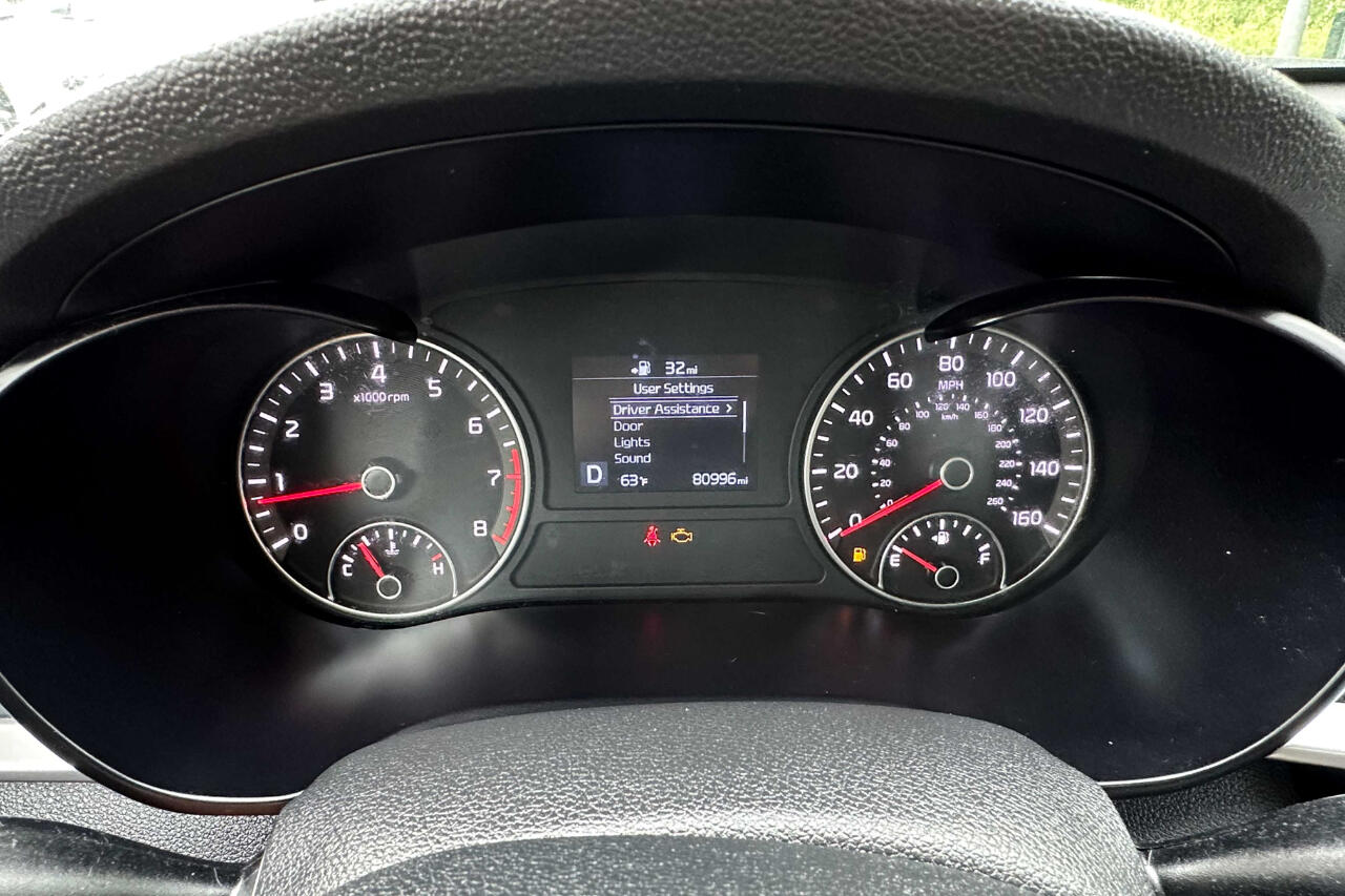 Vehicle image 19 of 24
