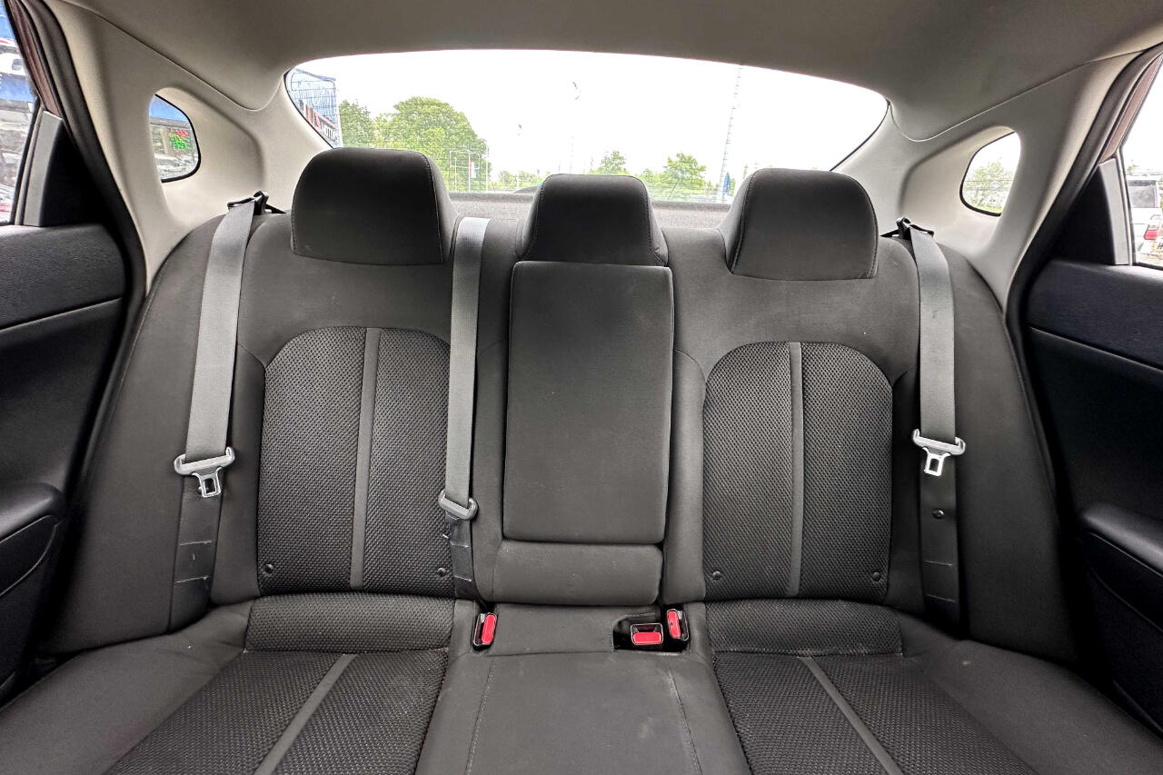 Vehicle image 22 of 24