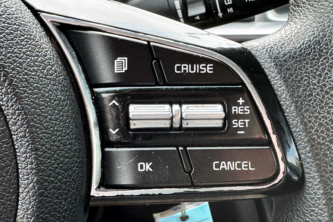 Vehicle image 21 of 24