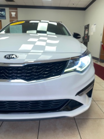 2020 Kia Optima SE Image 3 of 32