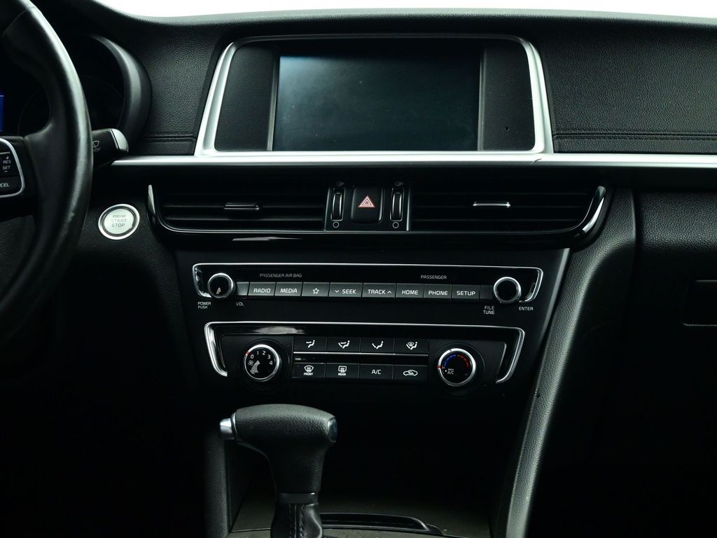Vehicle image 30 of 72