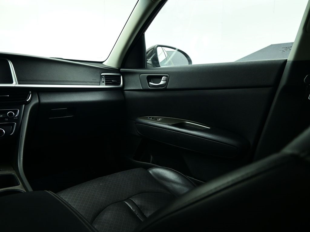 Vehicle image 37 of 72